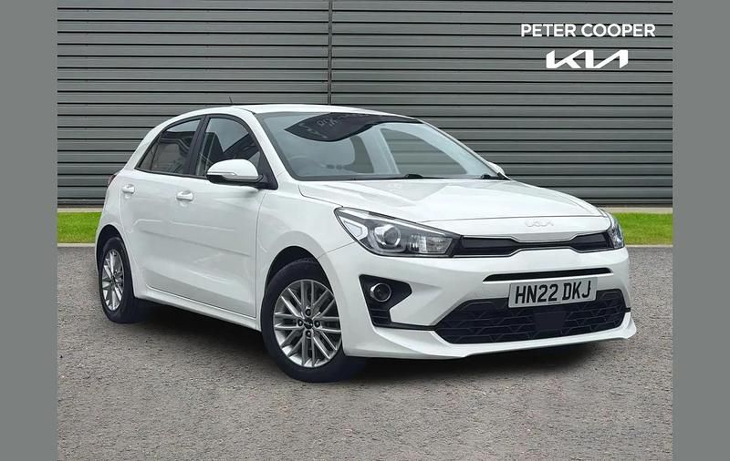 Used Kia Rio 84 HP (61 kW) 2022 White Hatchback