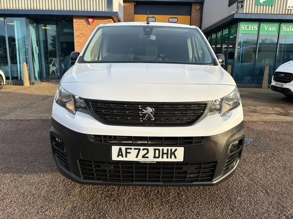 Used Peugeot Partner Premium 131 HP (96 kW) 2022 White MPV