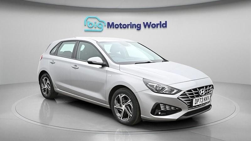 Used Hyundai i30 SE 120 HP (88 kW) 2023 Silver Hatchback