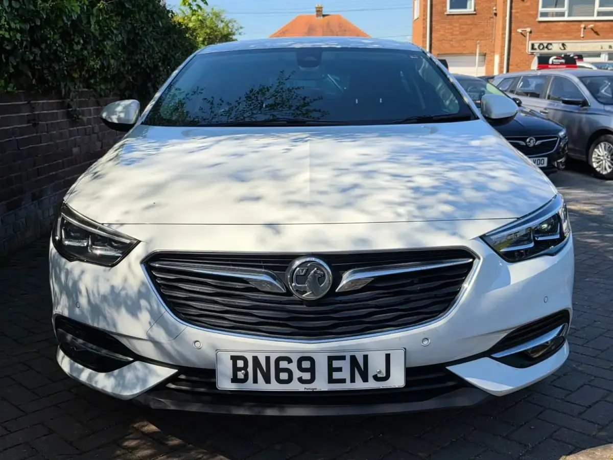Używany Vauxhall Insignia Elite 170 KM (125 kW) 2019 Biały Hatchback