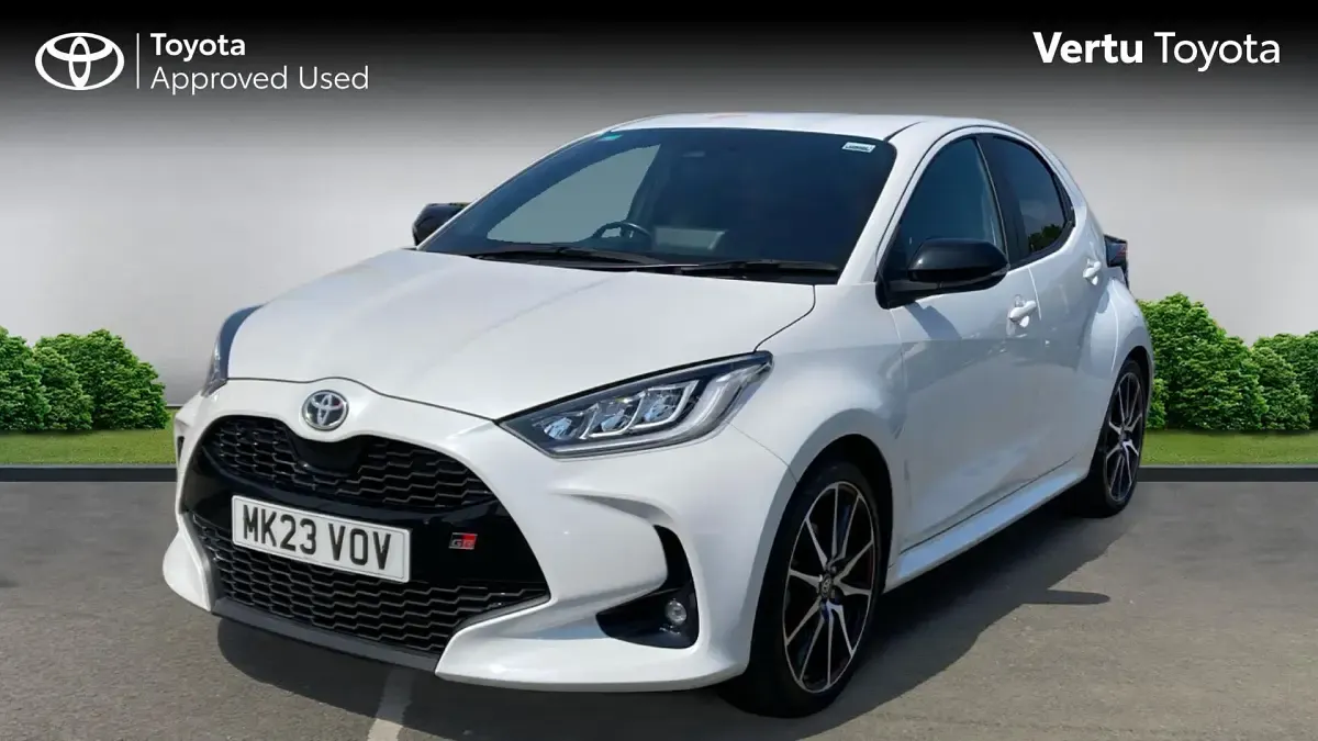 Used Toyota Yaris Sport 116 HP (85 kW) 2023 Platinum white pearl (pearlescent paint) Hatchback