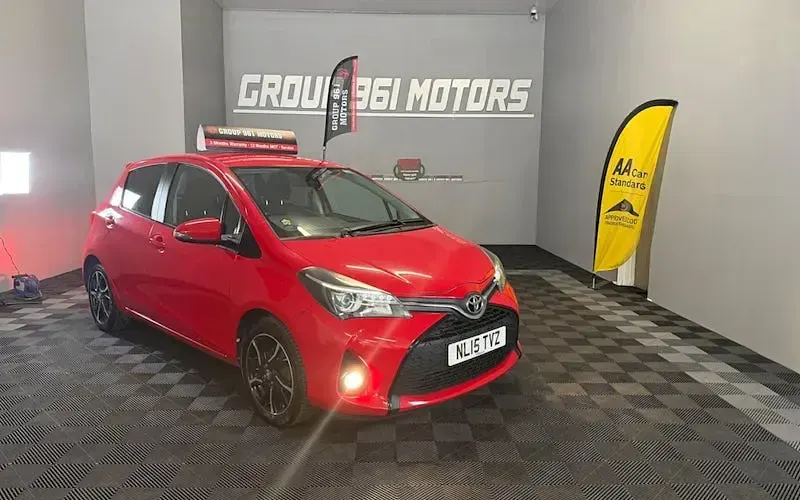 Used Toyota Yaris Sport 99 HP (72 kW) 2015 Red Hatchback
