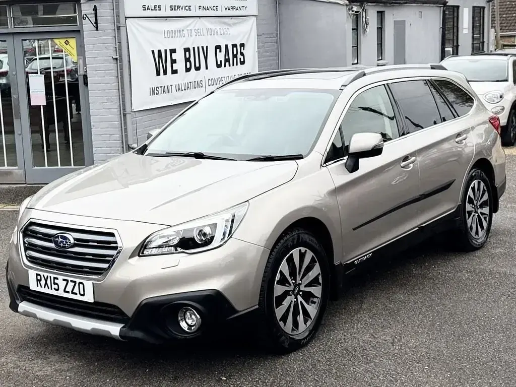 Usado Subaru Outback Premium 175 CV (128 kW) 2015 Dorado Familiar