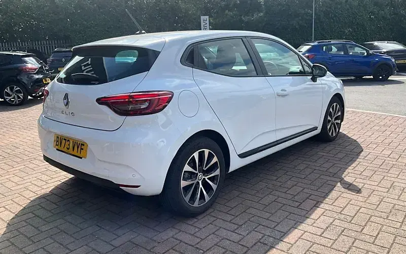 Used Renault Clio Evolution 90 HP (66 kW) 2023 White Hatchback