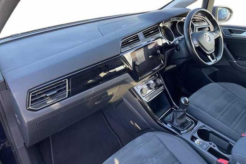 Used VW Touran SEL 150 HP (110 kW) 2019 Blue MPV