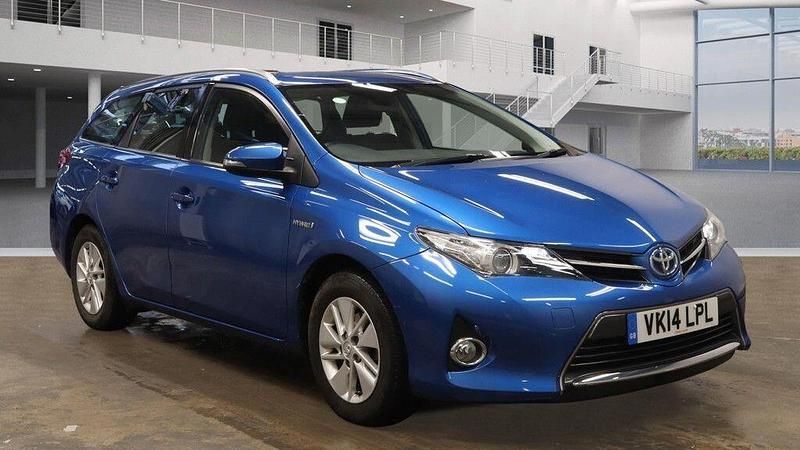 Blue Used 2014 Toyota Auris Hybrid Estate | £10,650 (Fair price) - Image 1/4