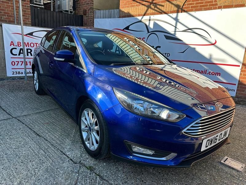 Begagnad Ford Focus Titanium 120 HK (88 kW) 2016 Blå Halvkombi