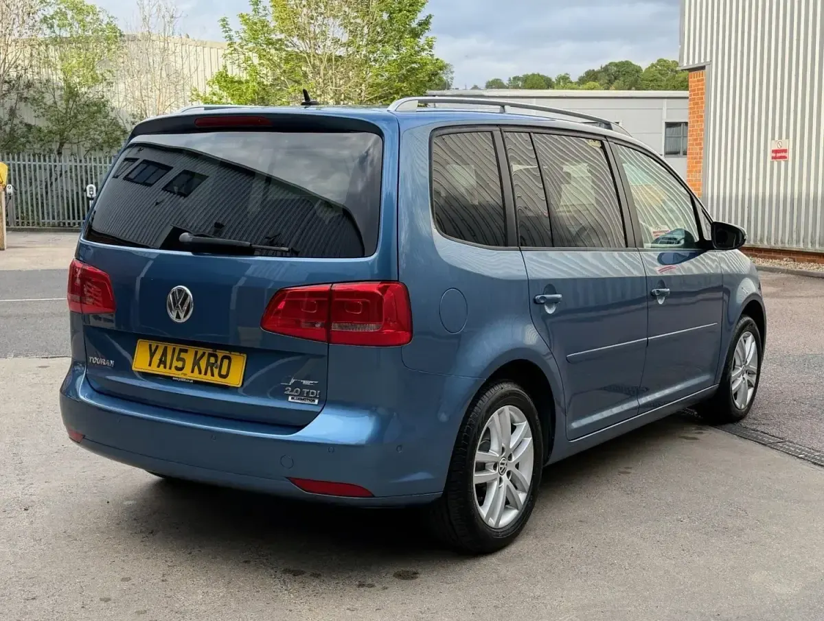 Usado VW Touran SE 140 HP (102 kW) 2015 Azul Monovolume