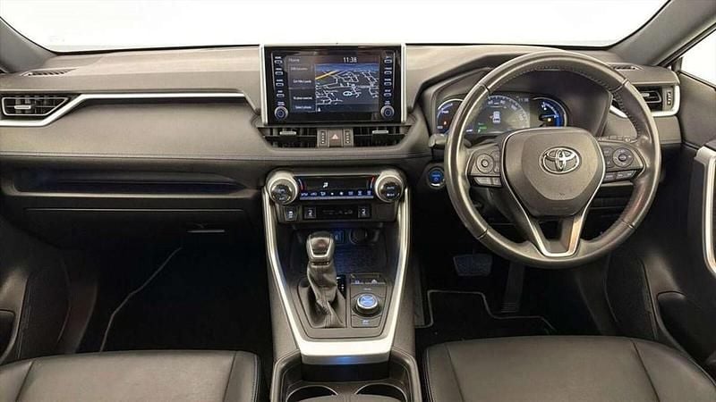 Used Toyota RAV4 Hybrid 218 HP (160 kW) 2021 Silver SUV