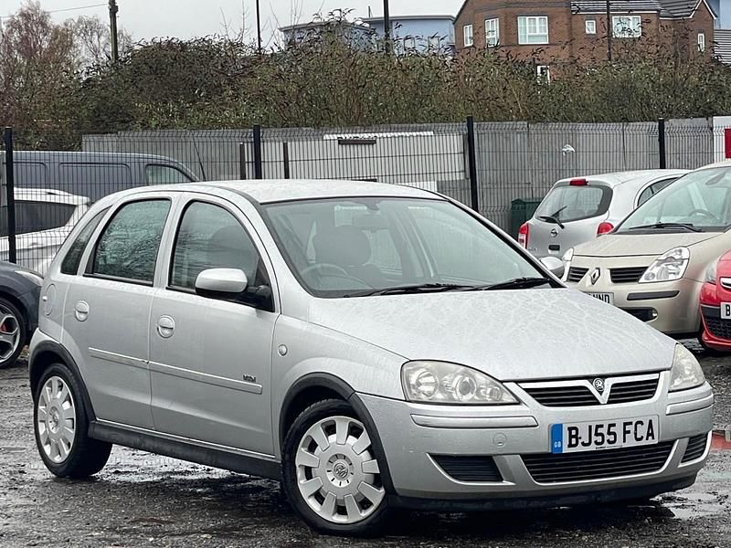 Silver Used 2005 Vauxhall Corsa Design Edition Hatchback | £1,975 (A bit pricey) - Image 1/4