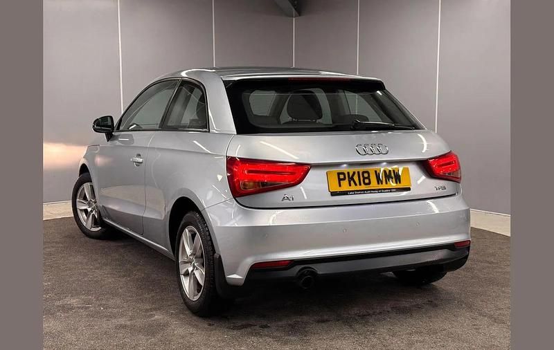 Begagnad Audi A1 Design 94 HK (69 kW) 2018 Silver Halvkombi