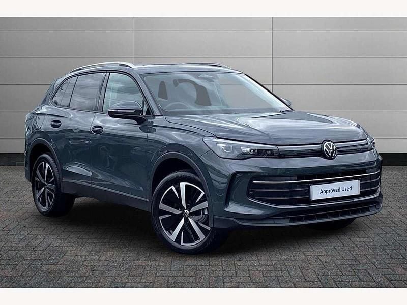 Dolphin grey Used 2025 VW Tiguan Match SUV | £34,850 (A bit pricey) - Image 1/4