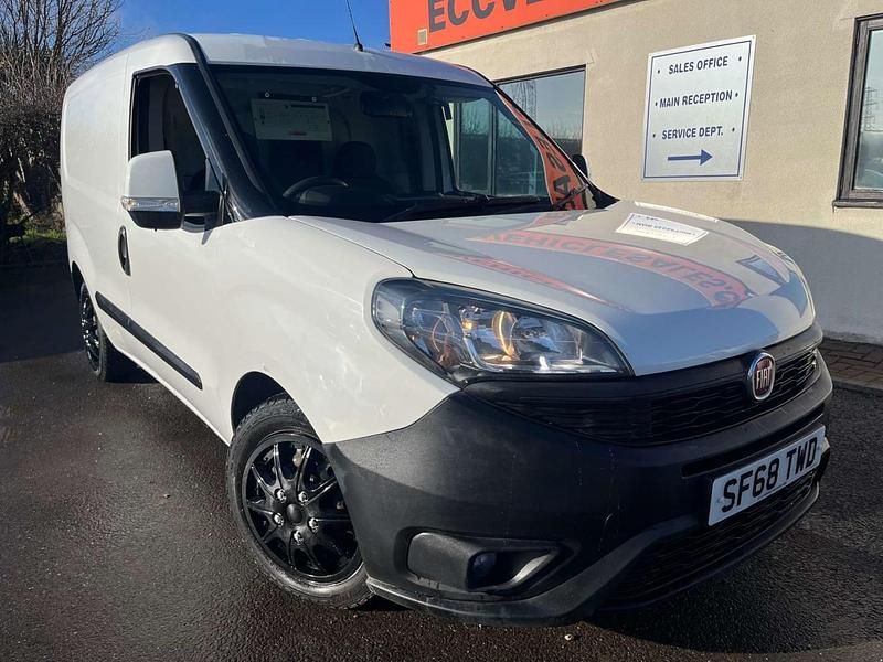 Used Fiat Doblò 95 HP (69 kW) 2018 White MPV
