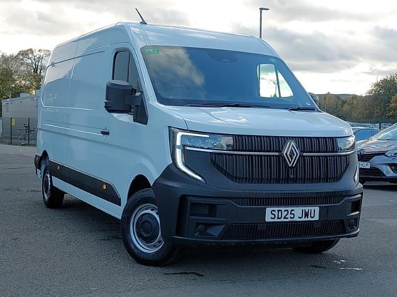 White New 2025 Renault Master Van | £23,488 (Good price) - Image 1/4