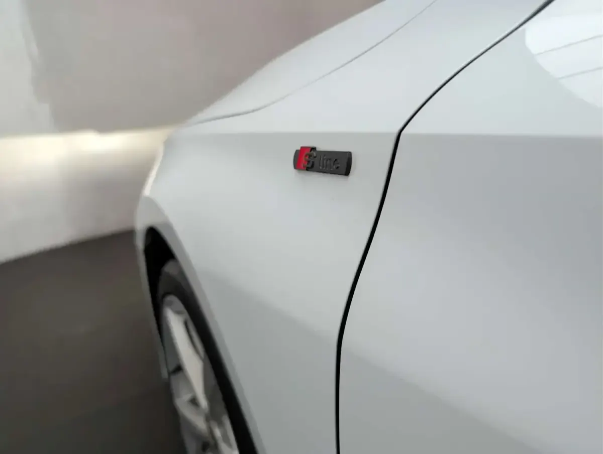 Używany Audi A3 S-Line 150 KM (110 kW) 2021 Biały Sedan/Limuzyna
