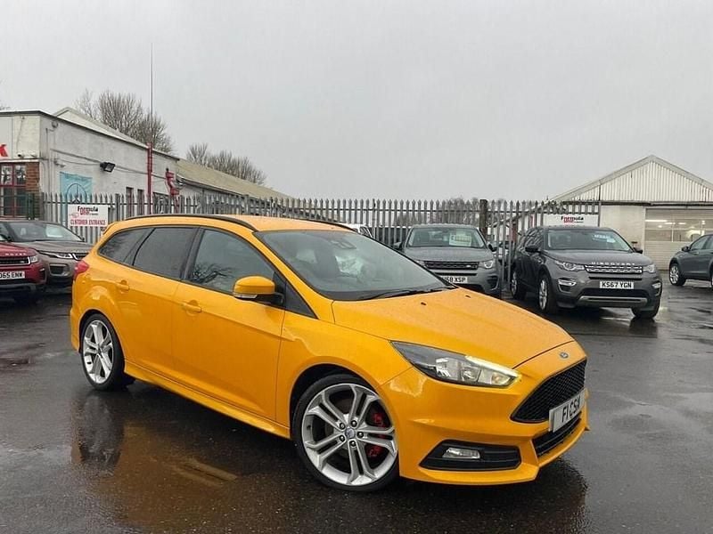 Used Ford Focus ST 185 HP (136 kW) 2016 Yellow Estate