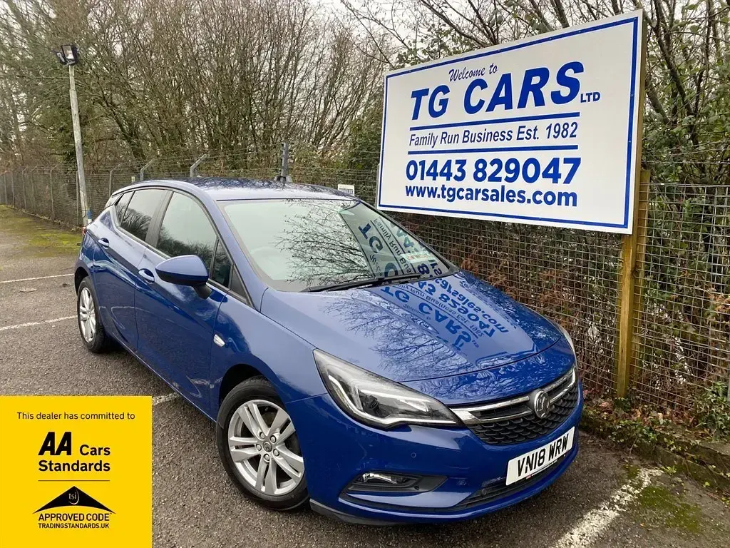 Second-hand Vauxhall Astra Design Edition 2018 Albastru Hatchback