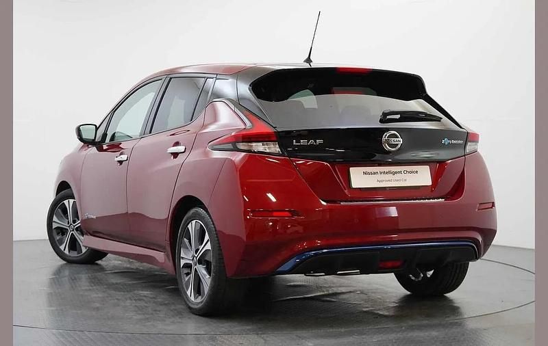 Used Nissan Leaf N-Connecta 110 kW (150 HP) 2018 Red Hatchback