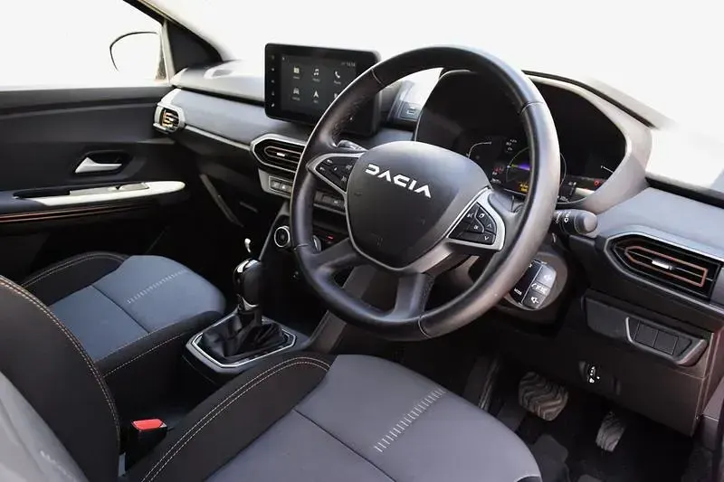 Used Dacia Jogger Extreme 141 HP (103 kW) 2024 Bronze MPV