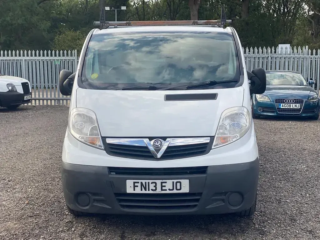 Used Vauxhall Vivaro 115 HP (84 kW) 2013 White MPV