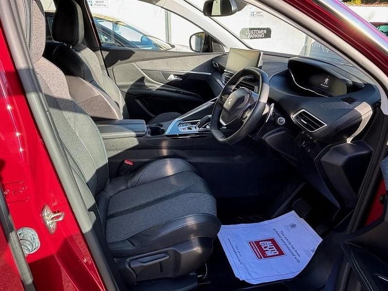 Used Peugeot 3008 Allure Premium 130 HP (95 kW) 2021 Red SUV
