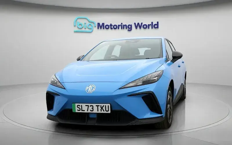 Begagnad MG MG4 EV SE 319 kW (435 HK) 2023 Blå Halvkombi