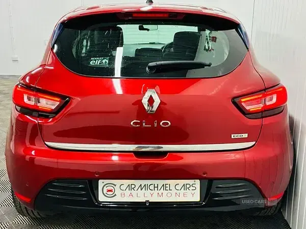 Used Renault Clio Dynamique 110 HP (80 kW) 2017 Red Hatchback
