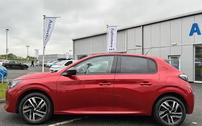 Second-hand Peugeot 208 Allure Premium 102 CP (75 kW) 2022 Hatchback