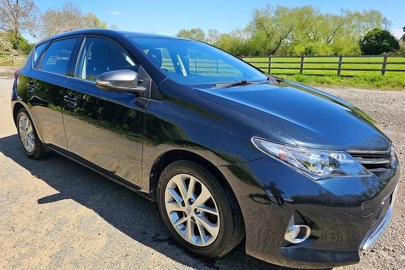 Grey Used 2015 Toyota Auris Hatchback | £3,850 (Fair price) - Image 1/1