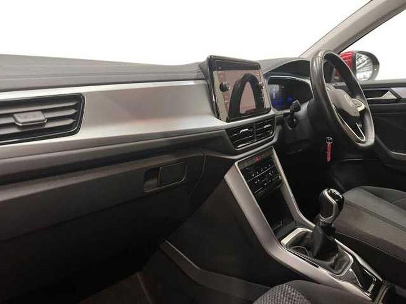 Used VW T-Roc Life 110 HP (80 kW) 2023 Red SUV