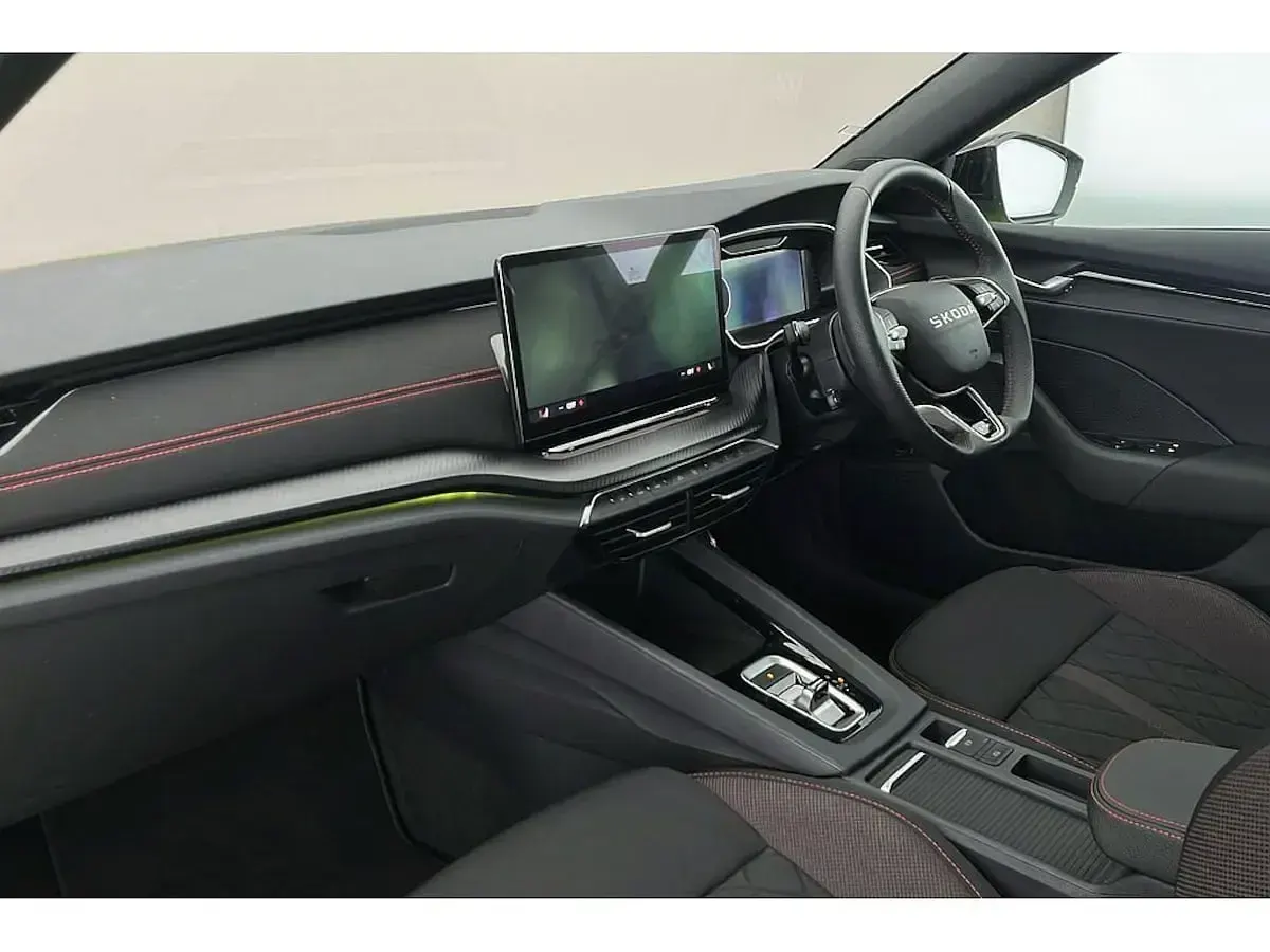 Used Skoda Octavia vRS 195 HP (143 kW) 2025 Hyper green Estate
