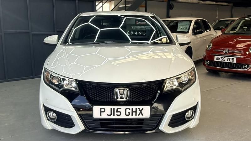 Used Honda Civic SE Plus 100 HP (73 kW) 2015 White Hatchback