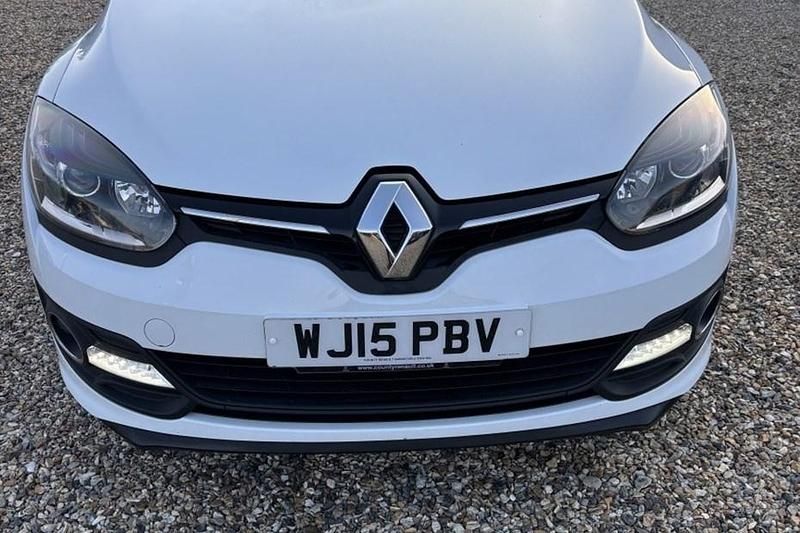 Used Renault Mégane III Dynamique 110 HP (80 kW) 2015 White Hatchback