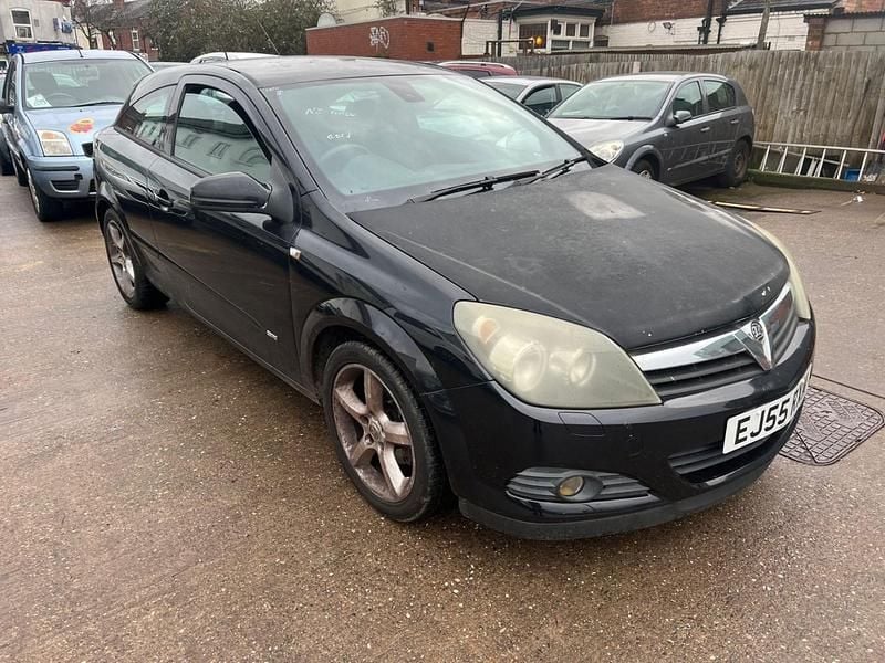 Second-hand Vauxhall Astra Sport 2005 Negru Hatchback