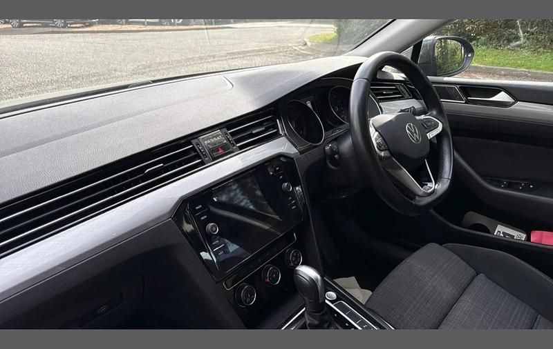 Used VW Passat SE 150 HP (110 kW) 2022 Grey Estate