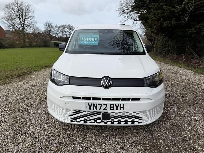 Used VW Caddy Maxi S 102 HP (75 kW) 2022 White MPV