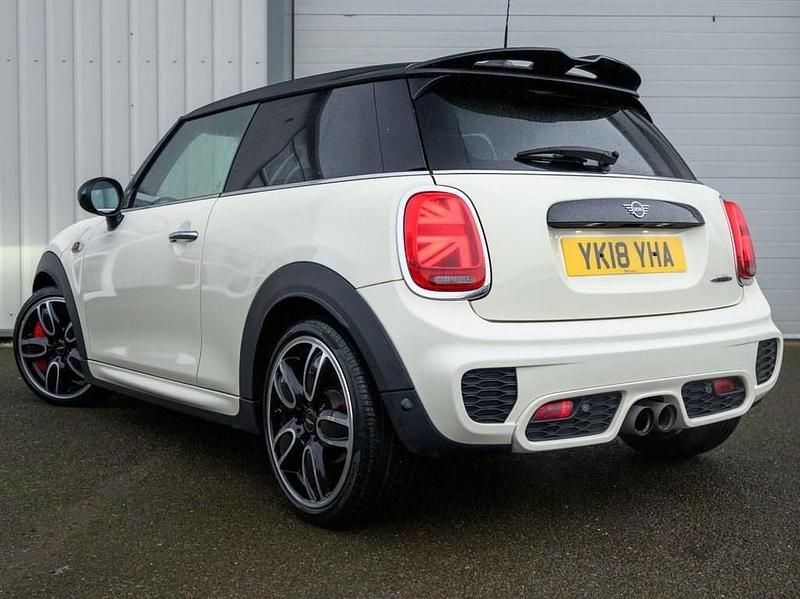 Used Mini John Cooper Works Hatch 231 HP (169 kW) 2018 White Hatchback