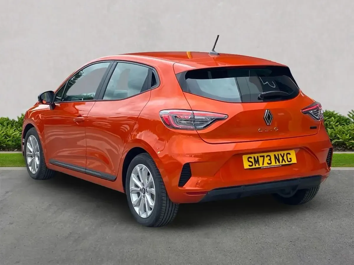 Używany Renault Clio V Evolution 145 KM (106 kW) 2024 Pomarańczowy Hatchback