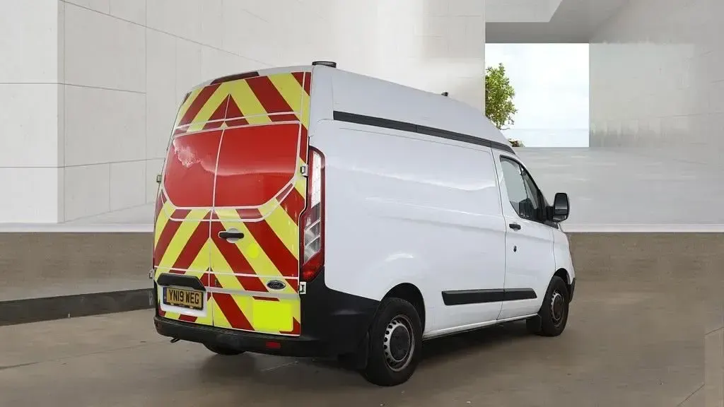 Used Ford Transit Custom 105 HP (77 kW) 2019 White Van