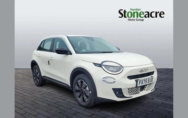White New 2025 Fiat 600 SUV | £18,890 (Super price) - Image 1/4
