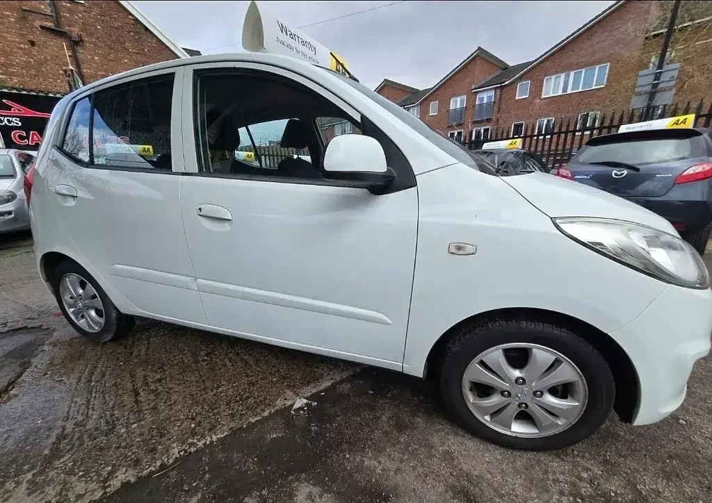 Used Hyundai i10 Active 86 HP (63 kW) 2012 White Hatchback