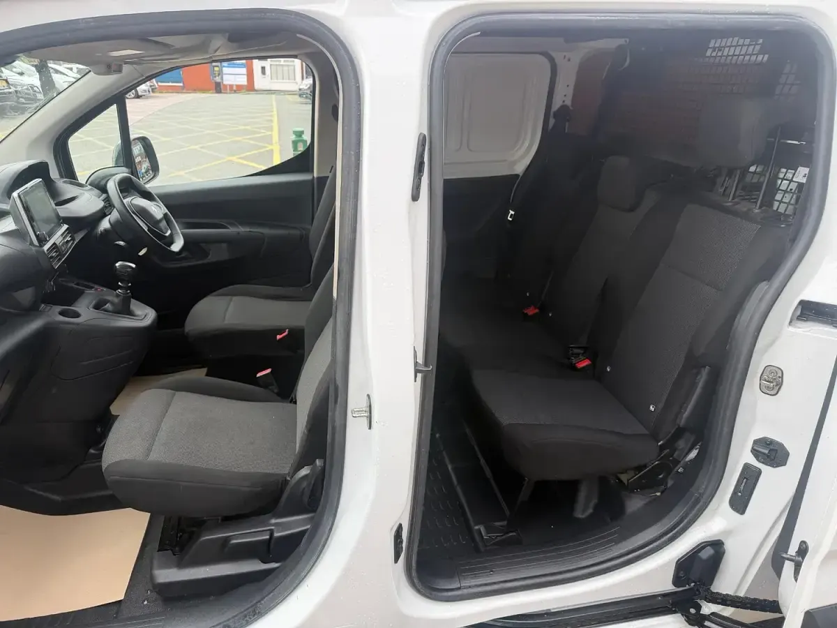 Used Peugeot Partner Premium 131 HP (96 kW) 2022 White MPV