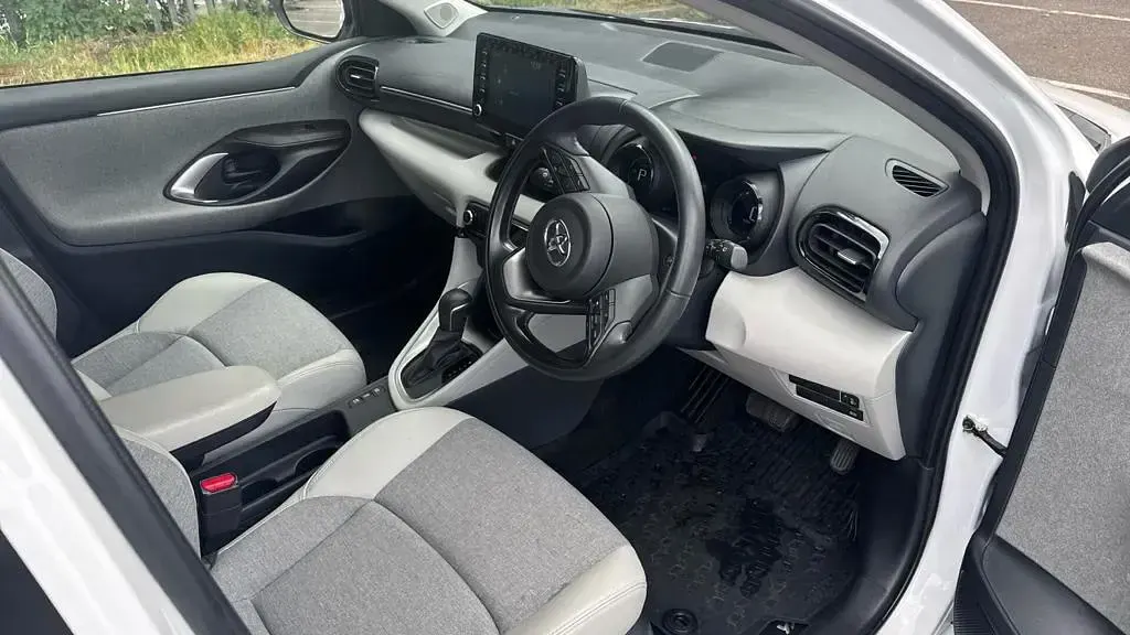 Used Toyota Yaris 91 HP (66 kW) 2021 White Hatchback