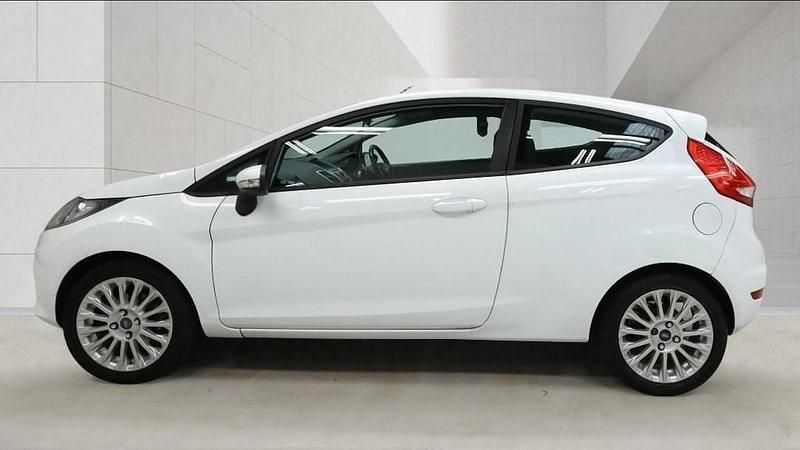 Used Ford Fiesta Style 82 HP (60 kW) 2012 White Hatchback