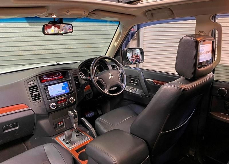 Used Mitsubishi Shogun 197 HP (144 kW) 2014 White SUV