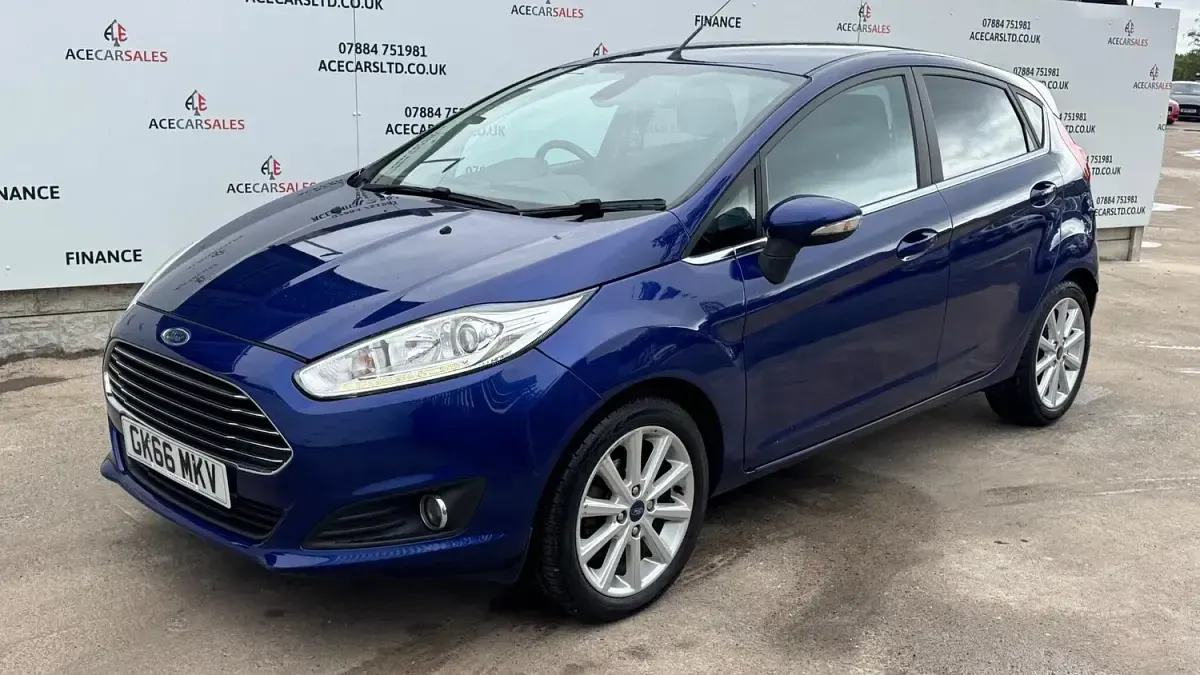 Used Ford Fiesta Titanium 100 HP (73 kW) 2016 Blue Hatchback