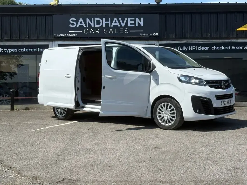 Used Vauxhall Vivaro S 100 HP (73 kW) 2023 White MPV