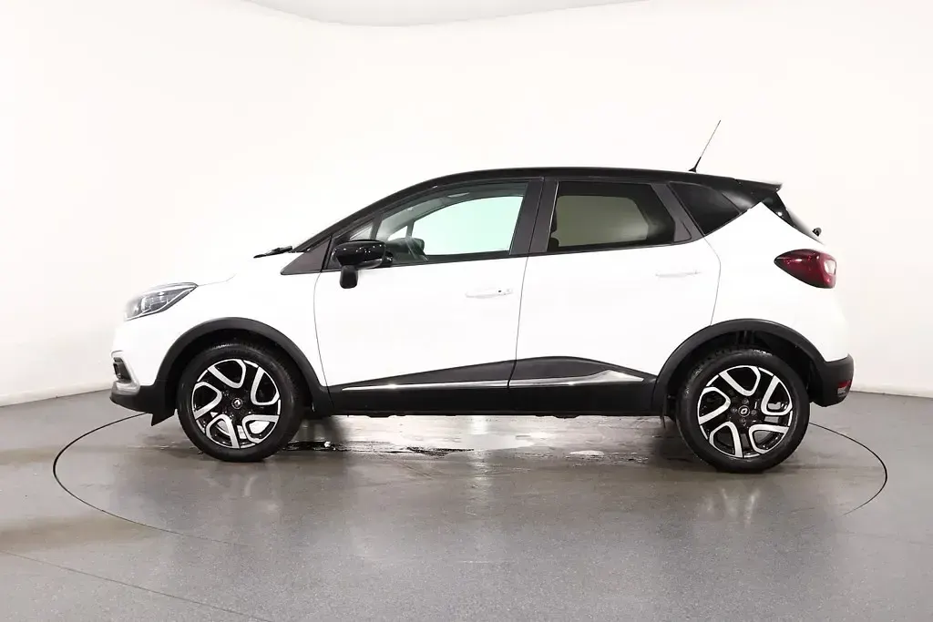 Used Renault Captur Iconic 90 HP (66 kW) 2018 White SUV