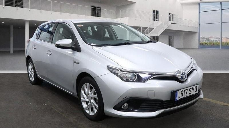 Silver Used 2017 Toyota Auris Hybrid Hatchback | £12,000 (Fair price) - Image 1/4
