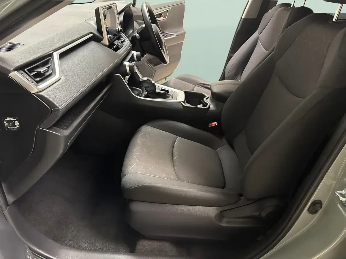Used Toyota RAV4 Design 218 HP (160 kW) 2021 Green SUV